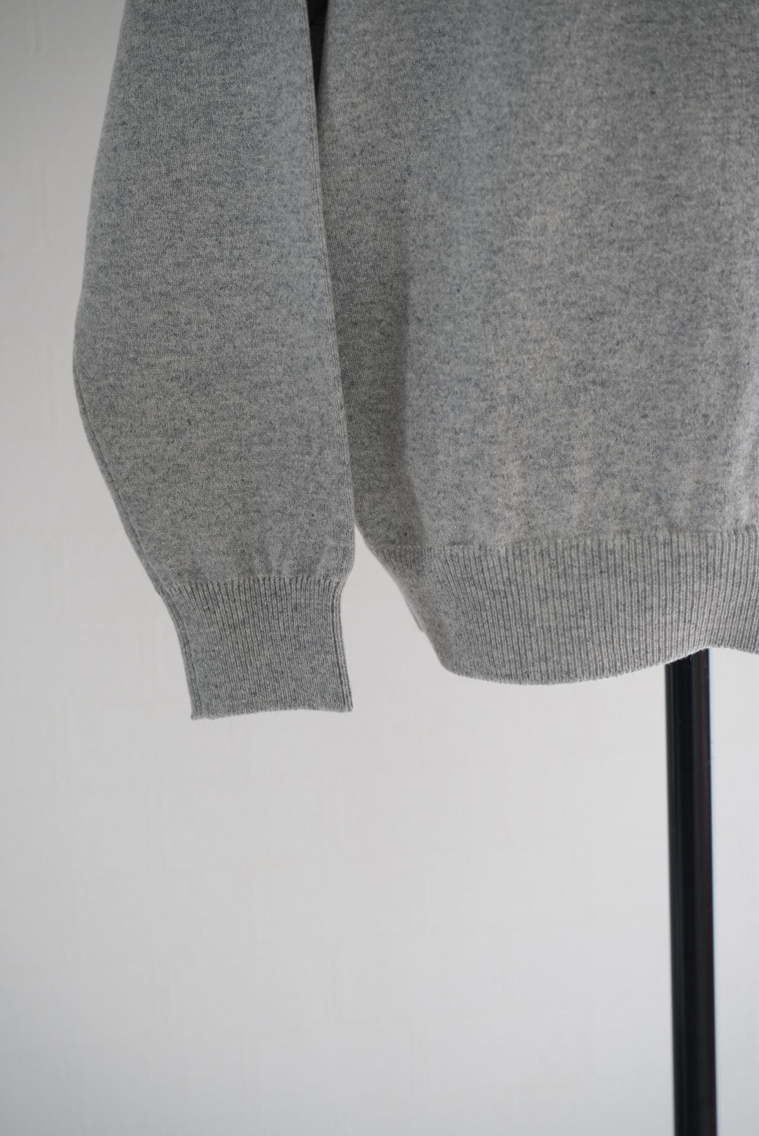 <YONETOMI> RIGID CASHMERE SWEATER.