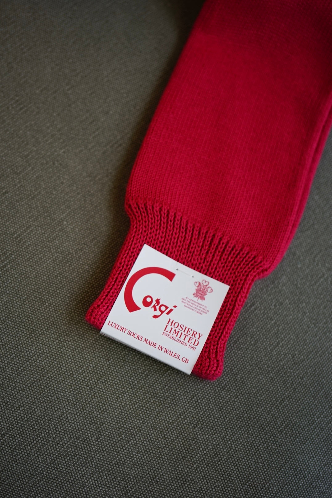 Corgi Plain Flat Socks. -Red-