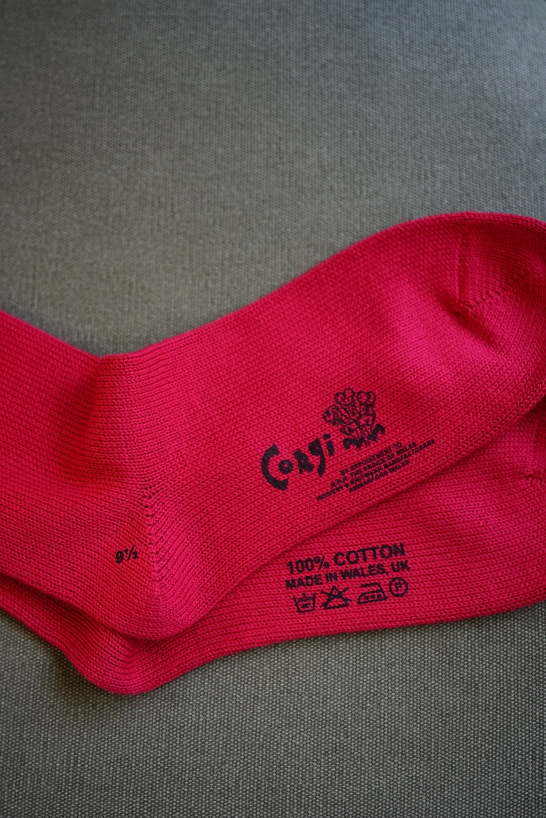 Corgi Plain Flat Socks. -Red-