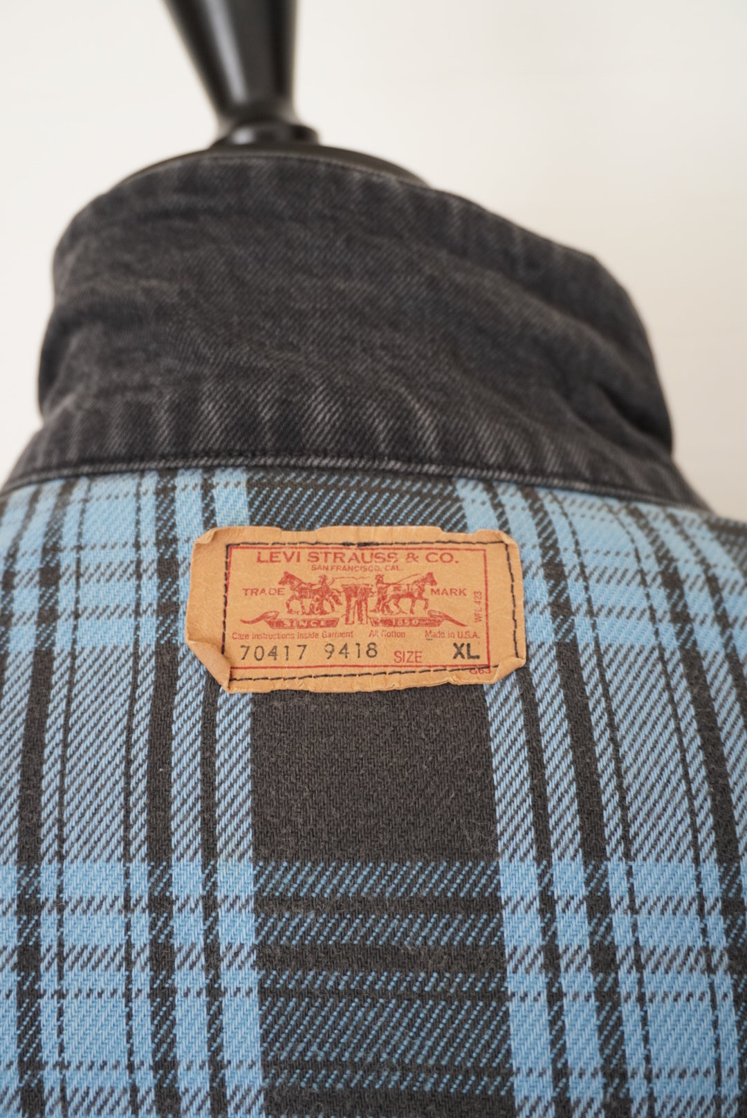 90's Levi's 70417-9418 Black Denim Jacket made in USA.