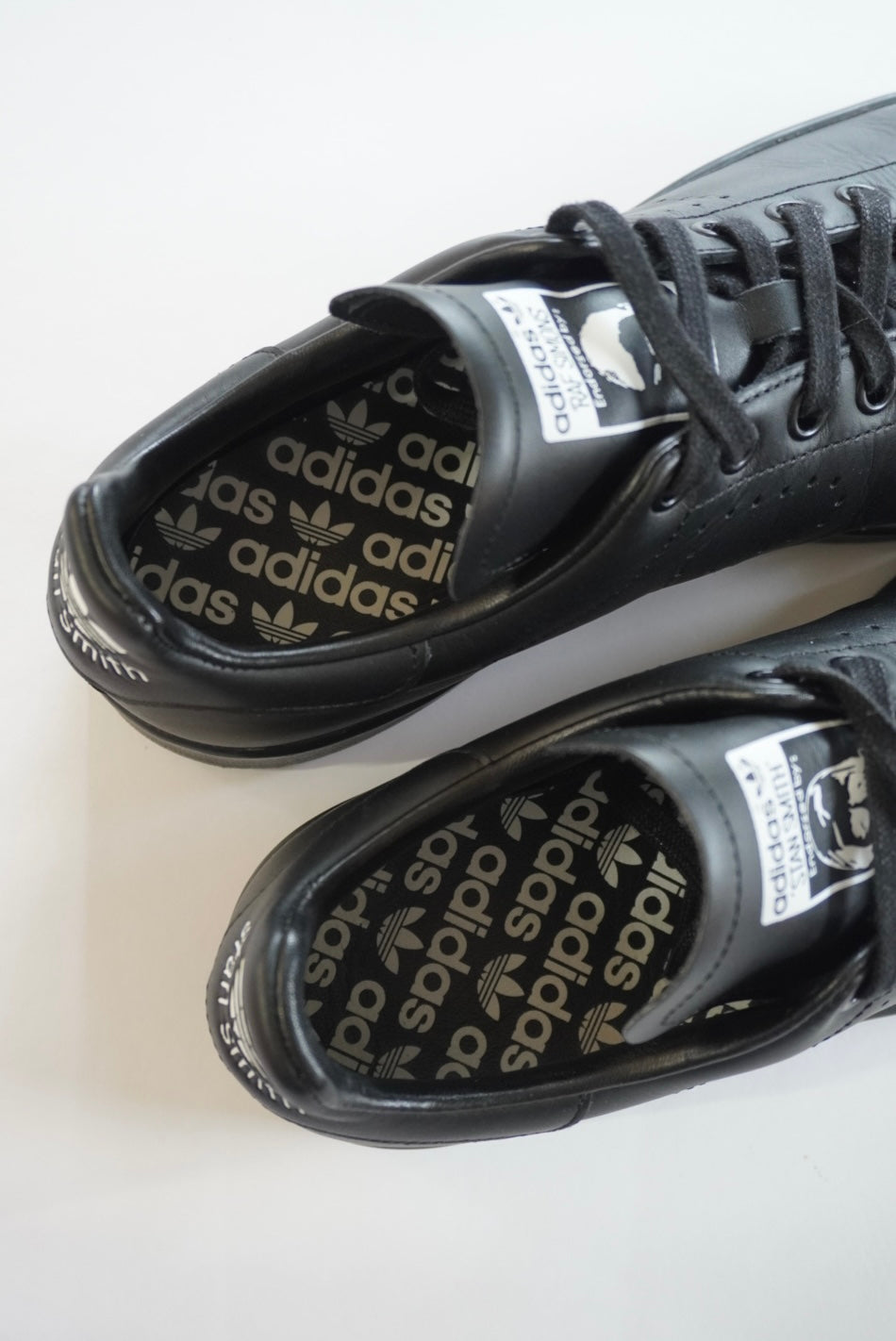 Rafsimons × adidas Stan Smith.