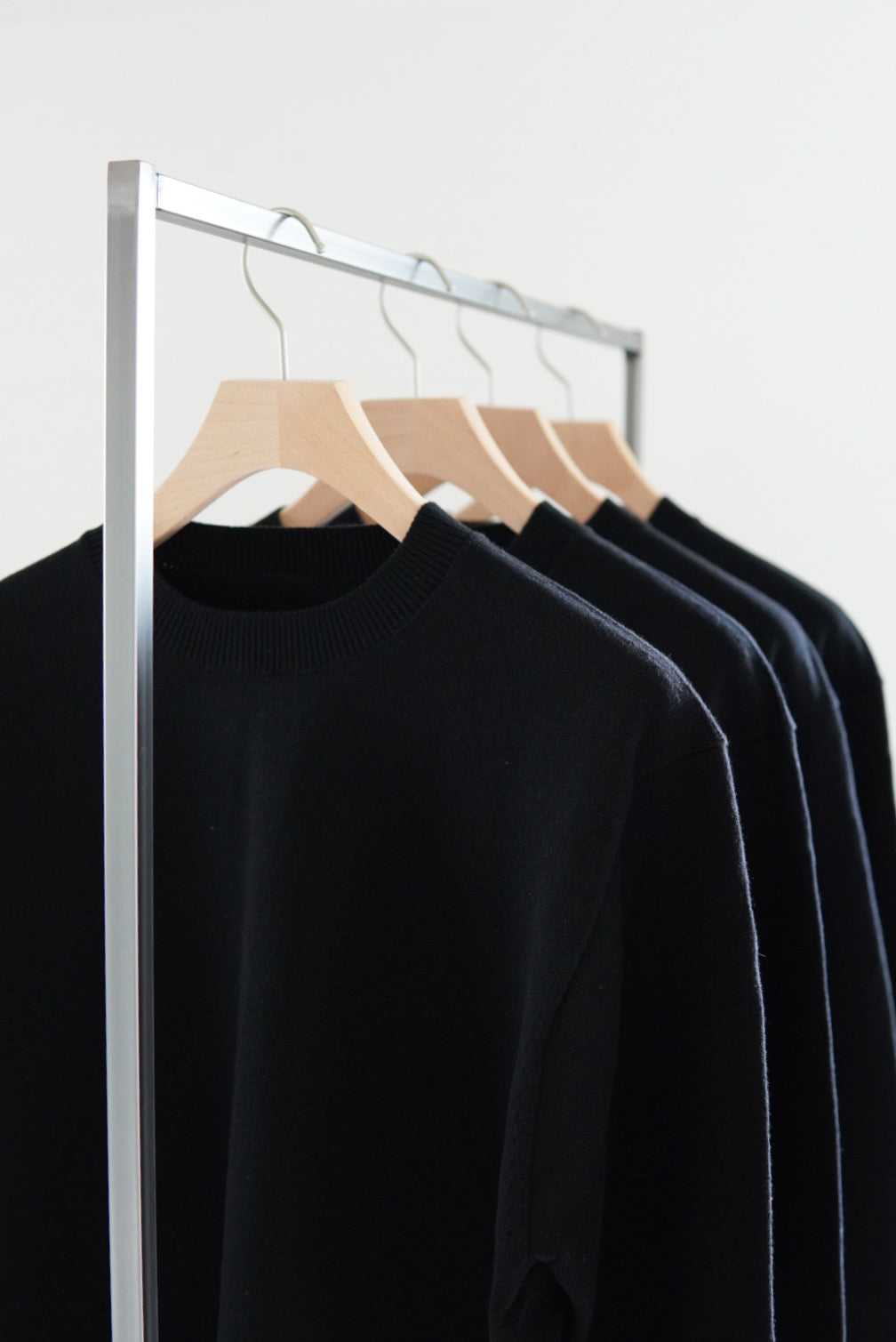 YONETOMI RIGID CASHMERE SWEATER.