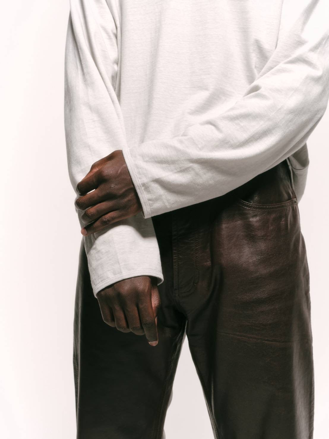 Done FOUNDATION ALAN LONG SLEEVE TEE-STONE WHITE -